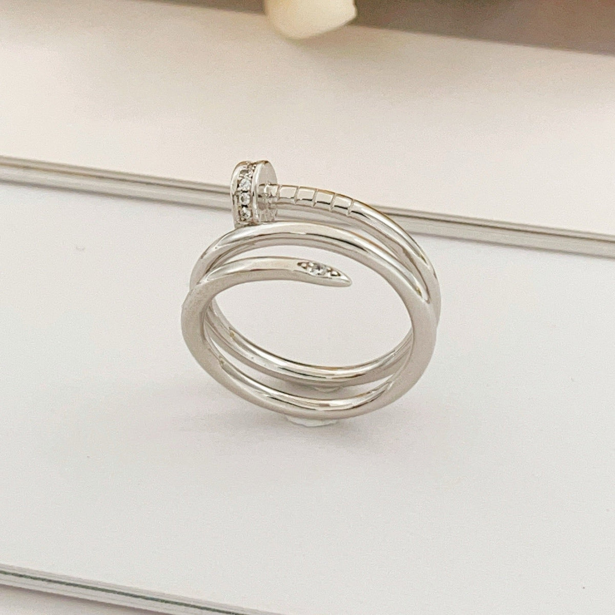 ¡®Veyra Jewelry¡¯Juste un Clou Double‑Loop Diamond‑Set Ring