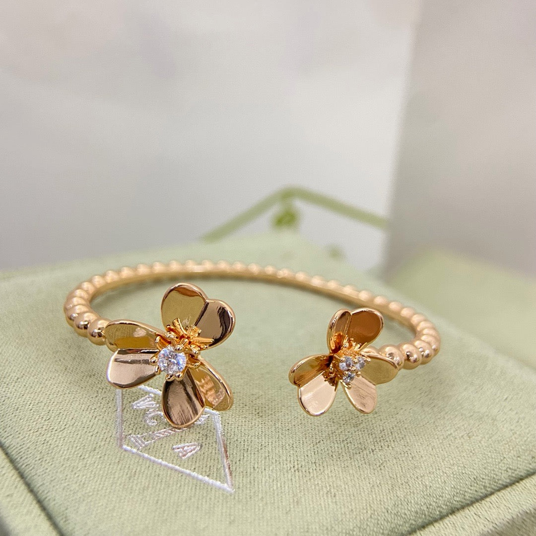 ¡®Veyra Jewelry¡¯Frivole Two‑Flower Open Bangle,