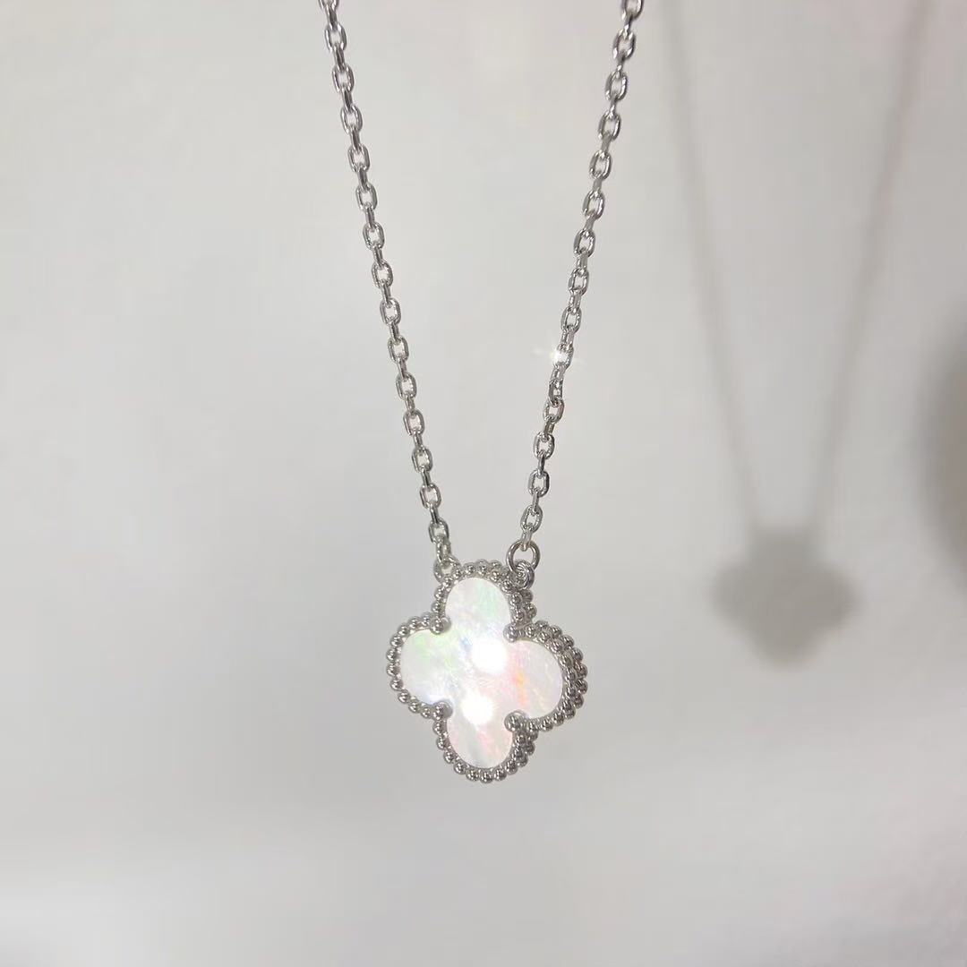 [Veyra Jewelry]CLOVER MINI 15MM WHITE MOTHER-OF-PEARL NECKLACE