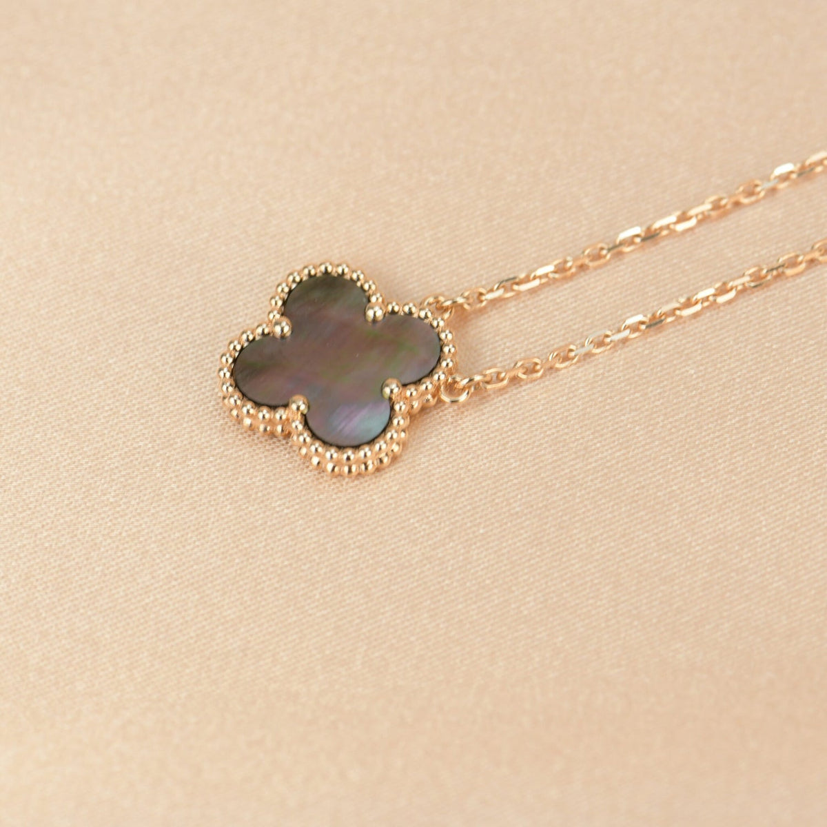¡®Veyra Jewelry¡¯CLOVER 15MM  GRAY MOTHER OF PEARL NECKLACE