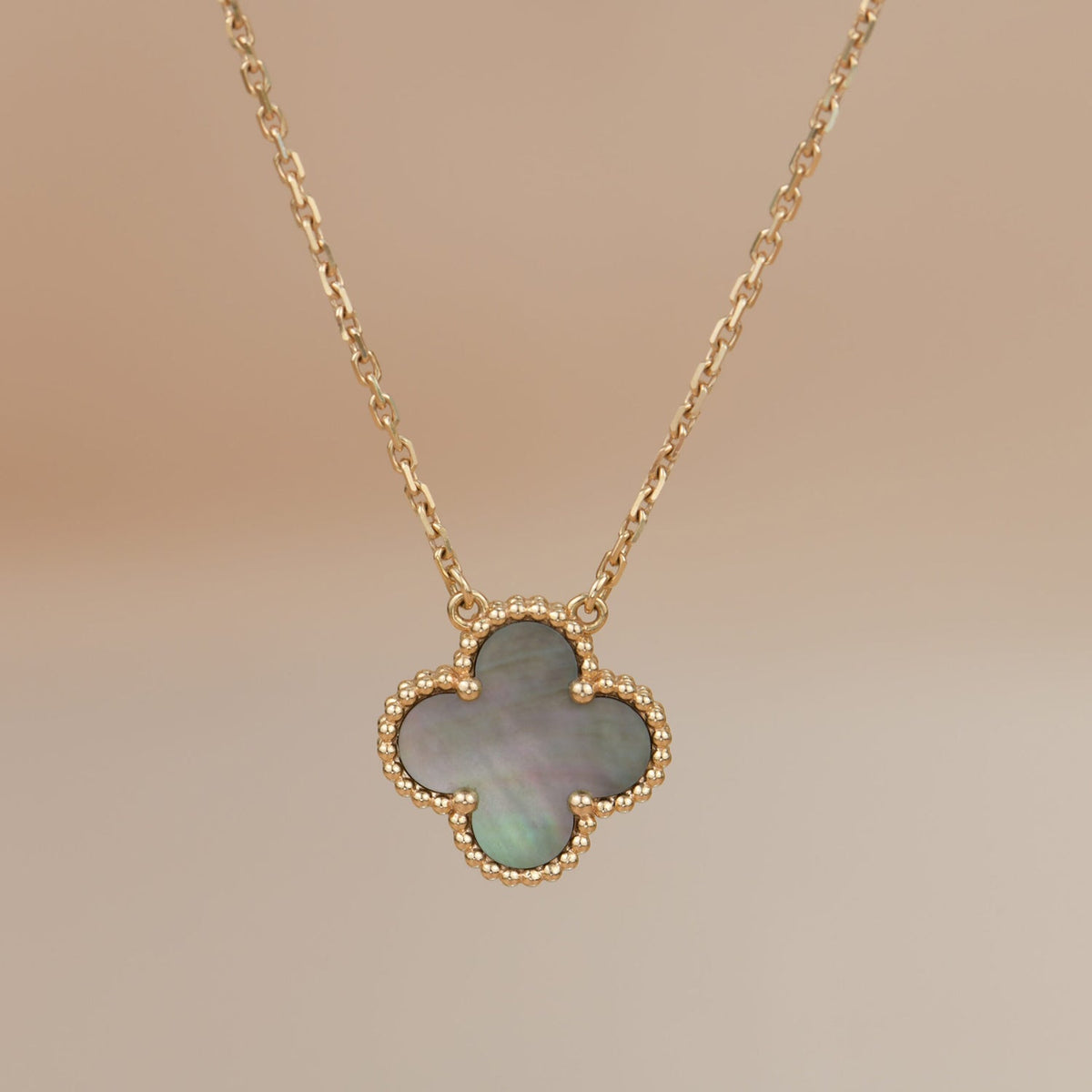 ¡®Veyra Jewelry¡¯CLOVER 15MM  GRAY MOTHER OF PEARL NECKLACE
