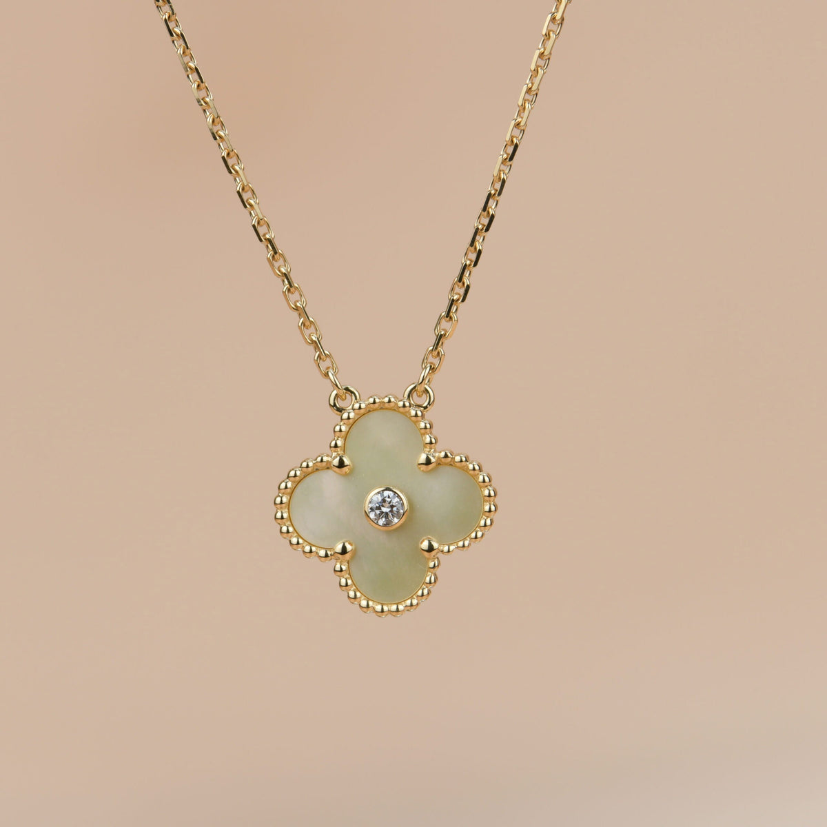 ¡®Veyra Jewelry¡¯CLOVER 15MM DIAMOND GOLD MOTHER OF PEARL NECKLACE