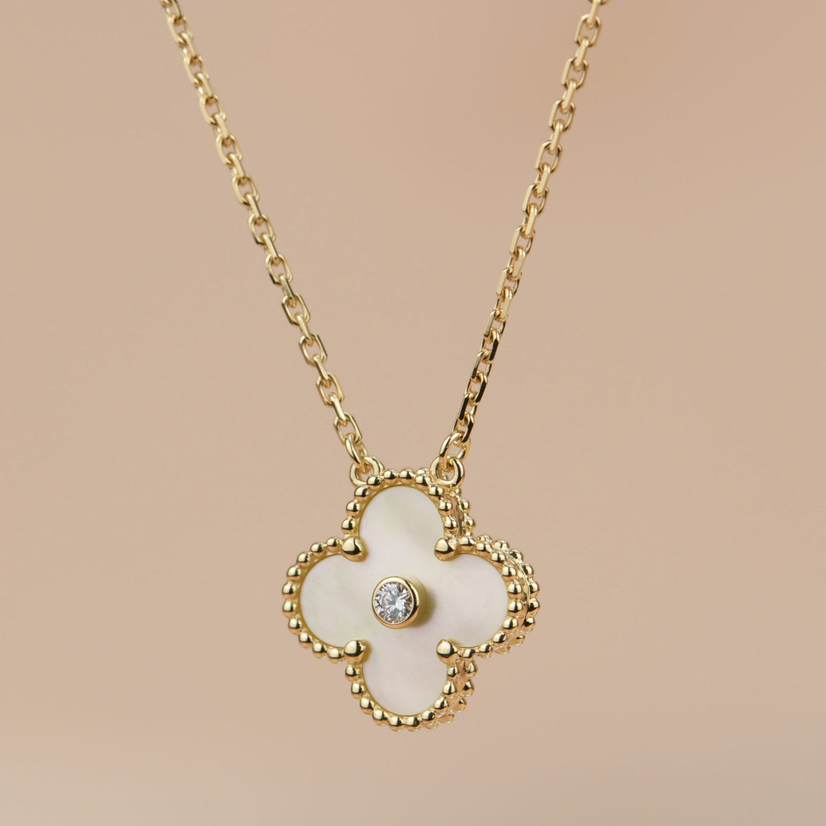 ¡®Veyra Jewelry¡¯CLOVER 15MM DIAMOND GOLD MOTHER OF PEARL NECKLACE