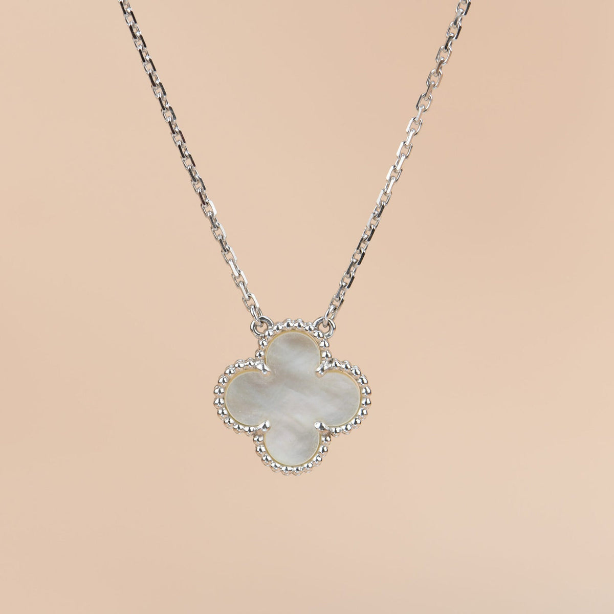 ¡®Veyra Jewelry¡¯CLOVER  15MM WHITE MOTHER-OF-PEARL SILVER