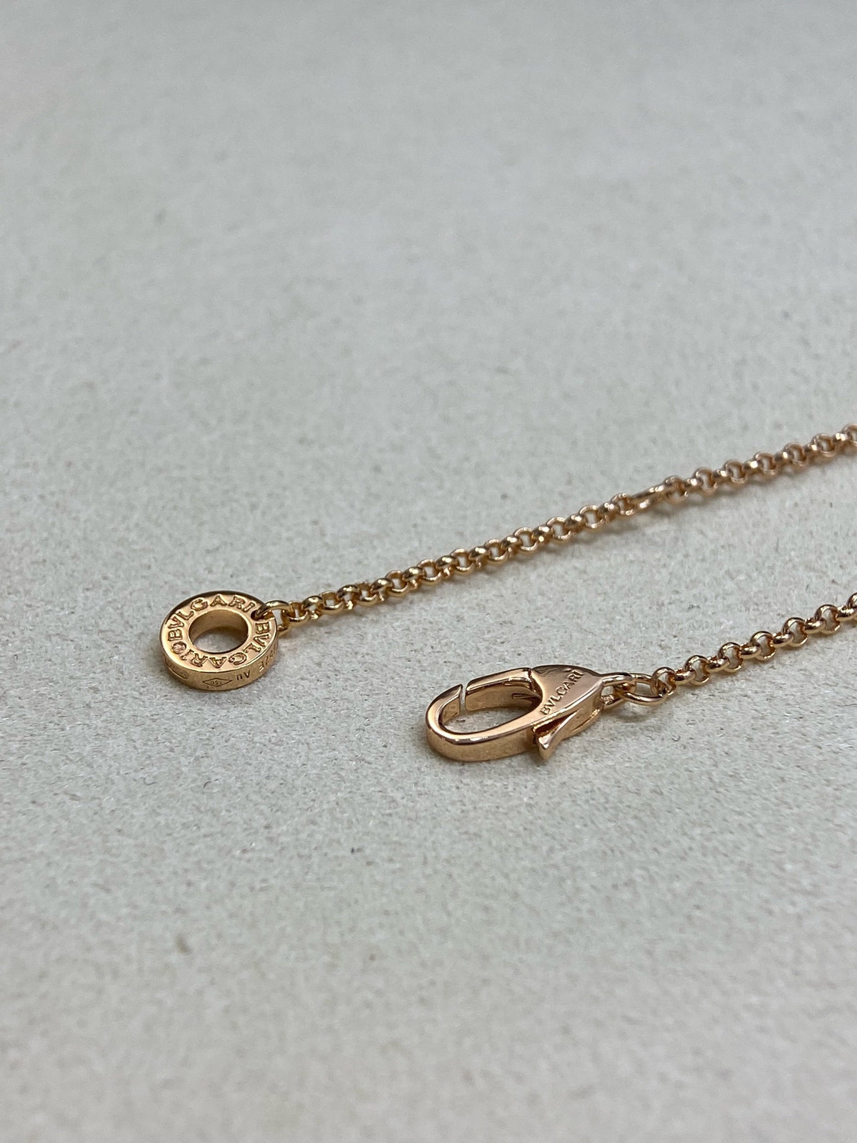 [Veyra Jewelry] A necklace with ten white fritillary pearls