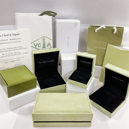 ¡®Veyra Jewelry¡¯VA CLOVER BRACELET NECKLACE RING BOX GIFT BAG