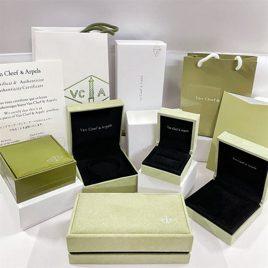 ¡®Veyra Jewelry¡¯VA CLOVER BRACELET NECKLACE RING BOX GIFT BAG