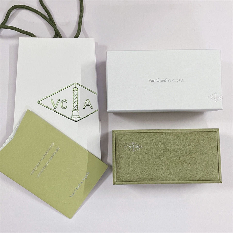 ¡®Veyra Jewelry¡¯VA CLOVER BRACELET NECKLACE RING BOX GIFT BAG