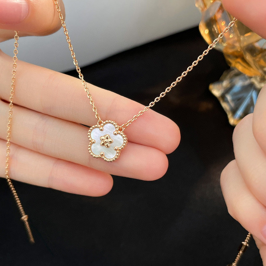 ¡®Veyra Jewelry¡¯LUCKY  WHITE MOP  PLUM BLOSSOM NECKLACE