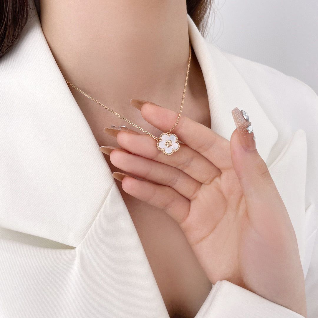 ¡®Veyra Jewelry¡¯LUCKY  WHITE MOP  PLUM BLOSSOM NECKLACE