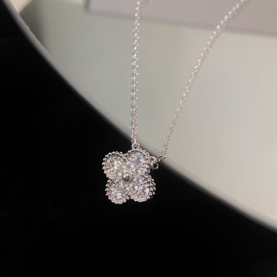 ¡®Veyra Jewelry¡¯CLOVER 15MM DIAMOND SINGLE FLOWER NECKLACE