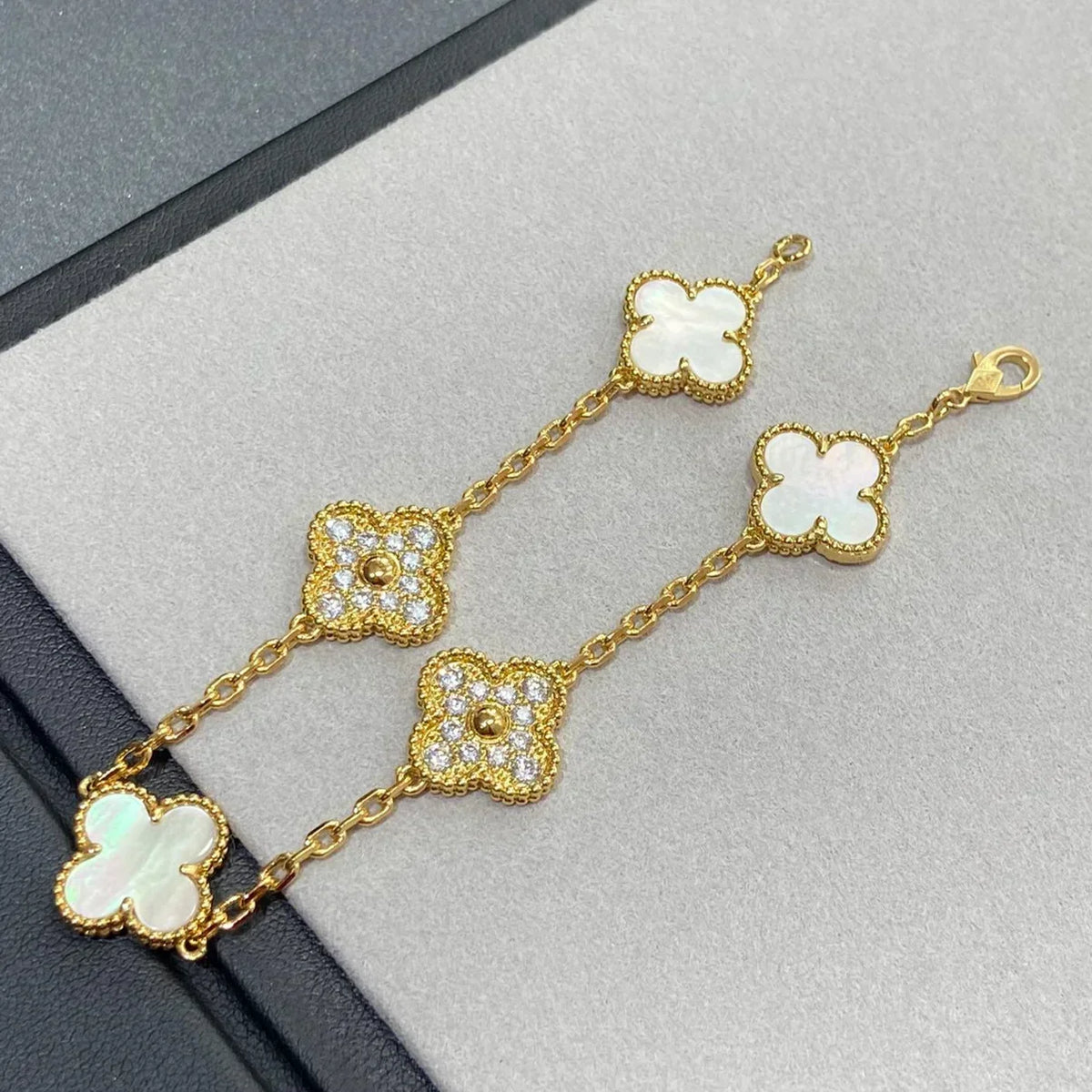 [Veyra Jewelry]New CLOVER WHITE PEARL MOP 5 MOTIF BRACELET COLLECTION