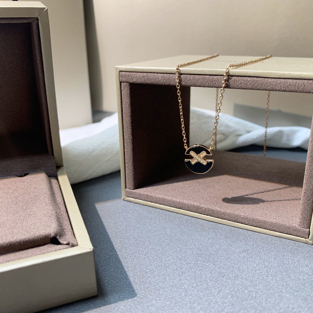 ¡®Veyra Jewelry¡¯JEUX DE PINK GOLD DIAMOND NECKLACE