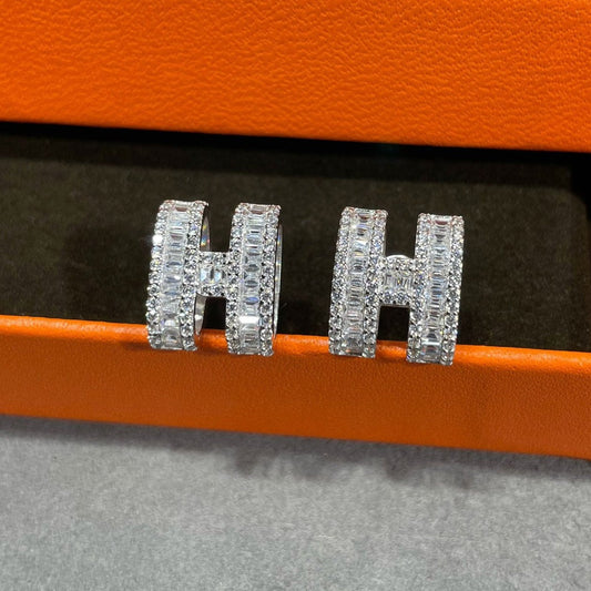 ¡®Veyra Jewelry¡¯H STUD EARRINGS WITH SILVER DIAMONDS