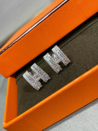 ¡®Veyra Jewelry¡¯H STUD EARRINGS WITH SILVER DIAMONDS