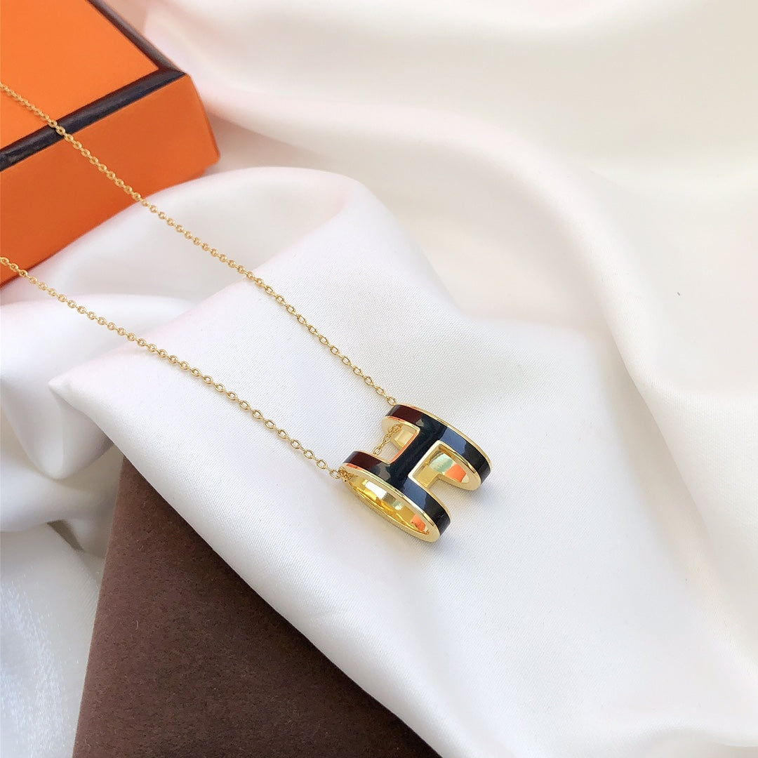 ¡®Veyra Jewelry¡¯HM CLIC BLACK ENAMEL GOLD NECKLACE