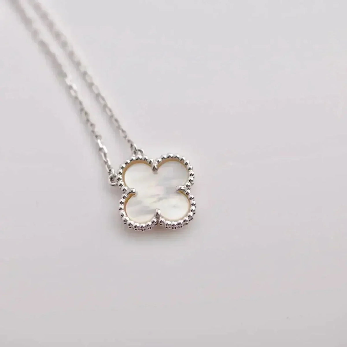 ¡®Veyra Jewelry¡¯CLOVER  15MM WHITE MOTHER-OF-PEARL SILVER