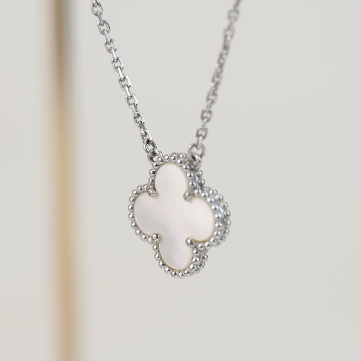 ¡®Veyra Jewelry¡¯CLOVER  15MM WHITE MOTHER-OF-PEARL SILVER