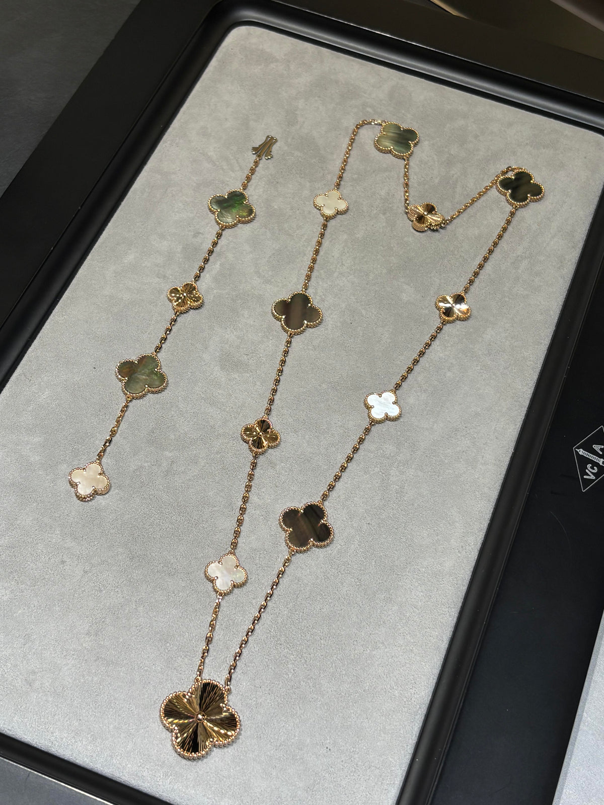 [¡®Veyra Jewelry¡¯] 25 NEW CLOVER 15 MOTIFS GRAY MOTHER-OF-PEARL