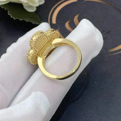 ¡®Veyra Jewelry¡¯CLOVER WHITE MOP RING