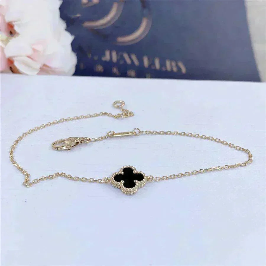 ¡®Veyra Jewelry¡¯CLOVER ONYX SINGLE FLOWER BRACELET