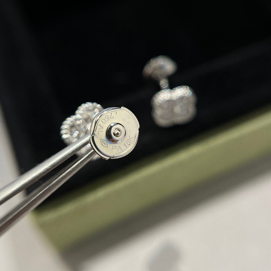 ¡®Veyra Jewelry¡¯CLOVER MINI DIAMOND STUD EARRINGS
