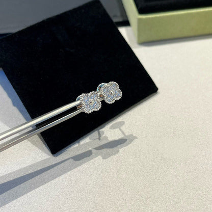 ¡®Veyra Jewelry¡¯CLOVER MINI DIAMOND STUD EARRINGS